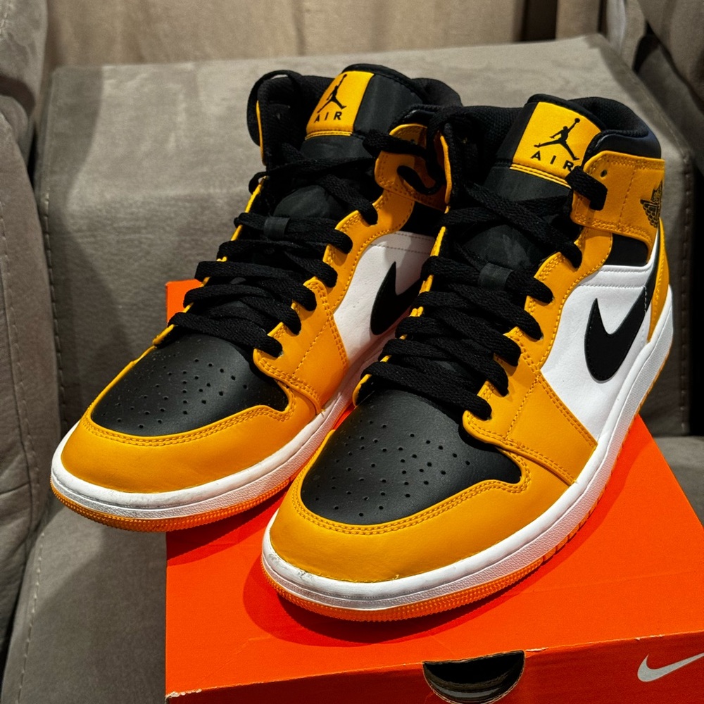Jordan 1 Mid